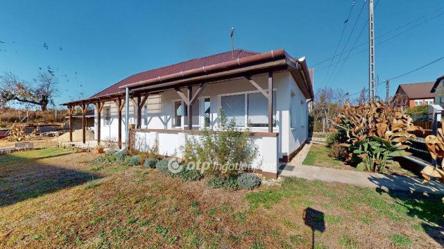 Eladó családi ház, Nyíregyházán 40 M Ft, 2 szobás