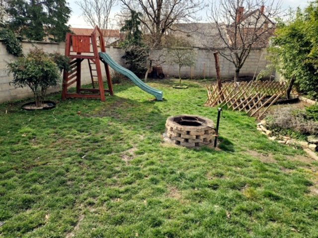 Eladó családi ház, Pápán 84.9 M Ft, 4+2 szobás