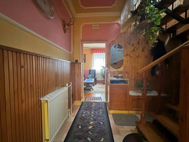 Eladó családi ház, Szombathelyen 73 M Ft, 6 szobás