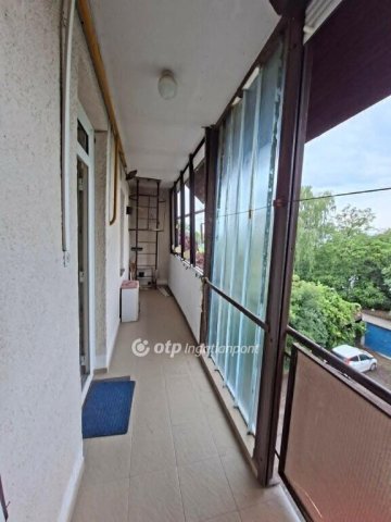 Eladó téglalakás, Pécsett 41 M Ft, 2 szobás