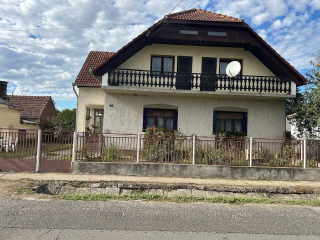 Eladó családi ház, Murakeresztúron 65 M Ft, 6 szobás