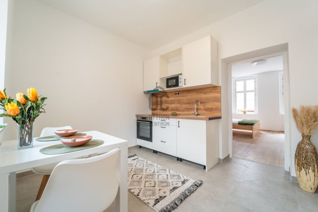 Kiadó téglalakás, albérlet, Szegeden 180 E Ft / hó, 1 szobás