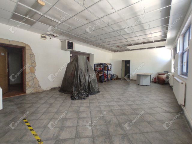 Kiadó ipari ingatlan, Komáromban 2000 E Ft / hó