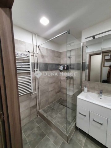 Eladó téglalakás, Pécsett 55.9 M Ft, 3 szobás