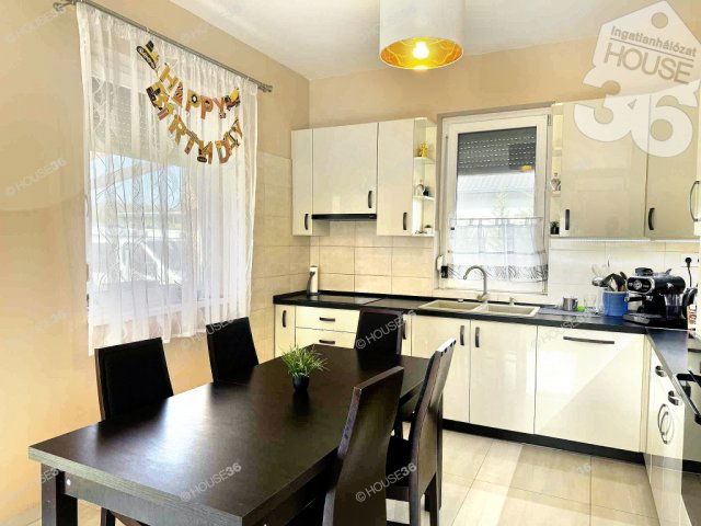 Eladó családi ház, Kecskeméten 94.99 M Ft, 4 szobás