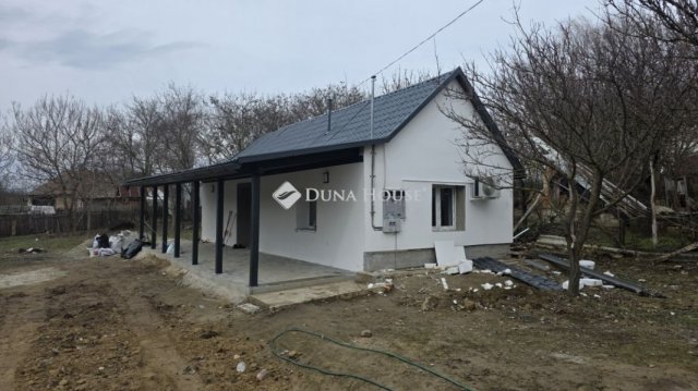 Eladó családi ház, Tóalmáson 29 M Ft, 1 szobás