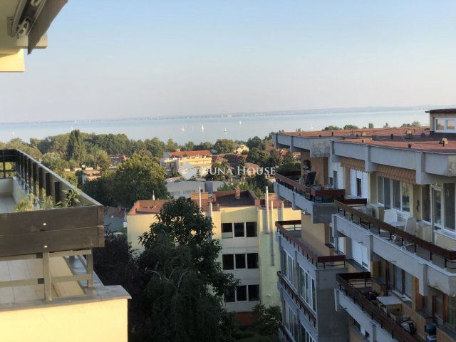 Eladó téglalakás, Balatonalmádiban 93 M Ft, 3 szobás