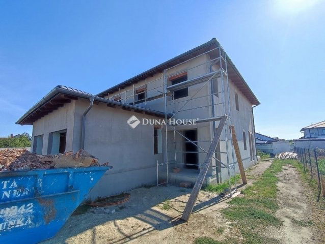 Eladó ikerház, Vecsésen 145 M Ft, 4 szobás