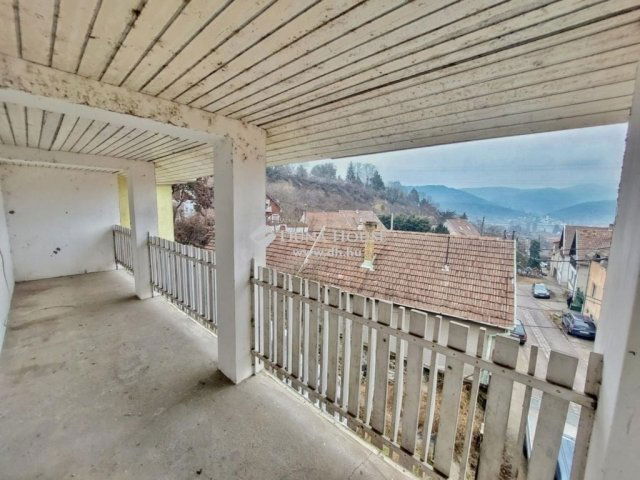 Eladó családi ház, Nagymaroson 72.99 M Ft, 6 szobás