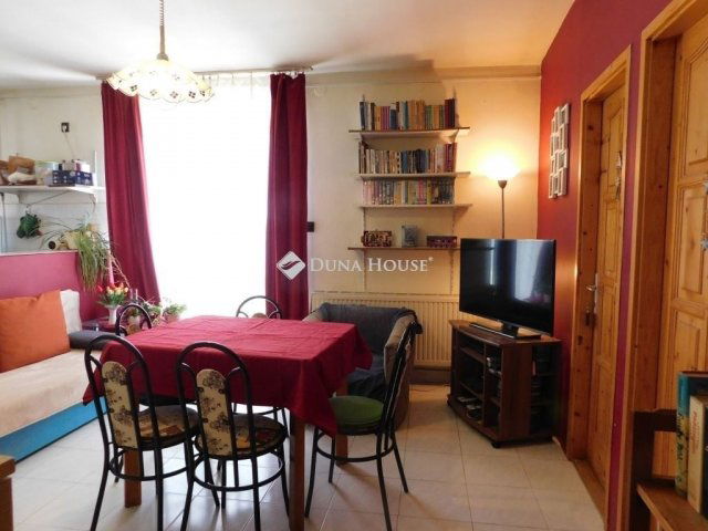 Eladó ikerház, Győrött 99.8 M Ft, 6 szobás