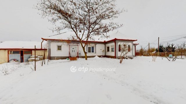 Eladó családi ház, Beszterecén 49 M Ft, 3 szobás