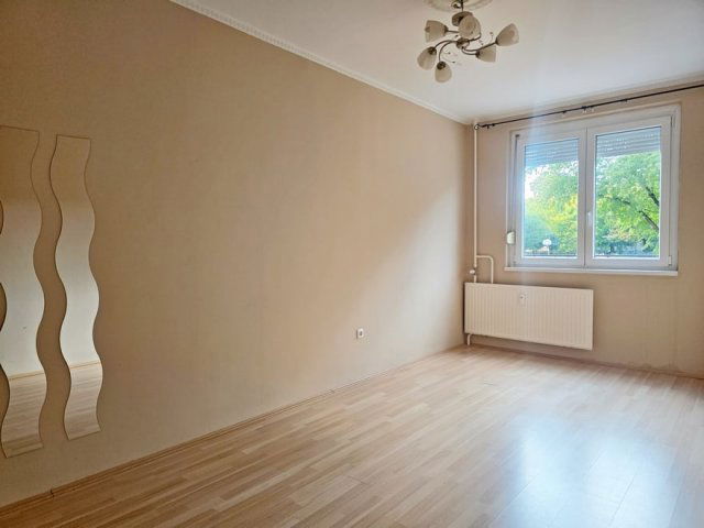 Eladó panellakás, Debrecenben 55.9 M Ft, 2 szobás