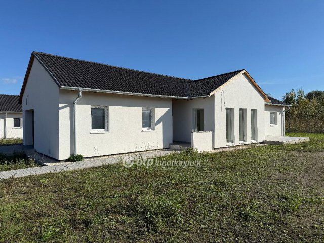 Eladó családi ház, Ráckevén 86.9 M Ft, 4 szobás