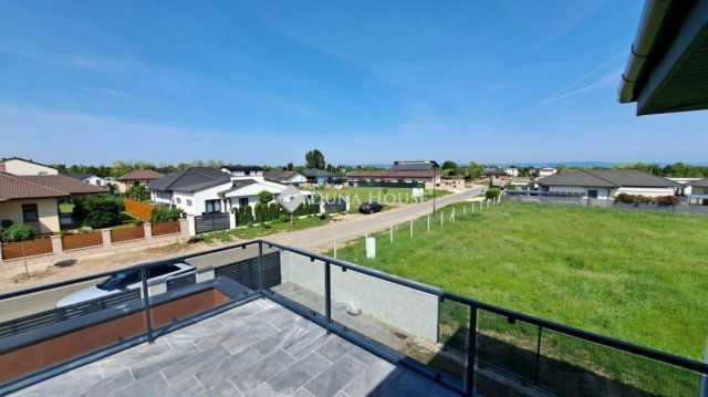 Eladó ikerház, Siófokon 147.999 M Ft, 4 szobás