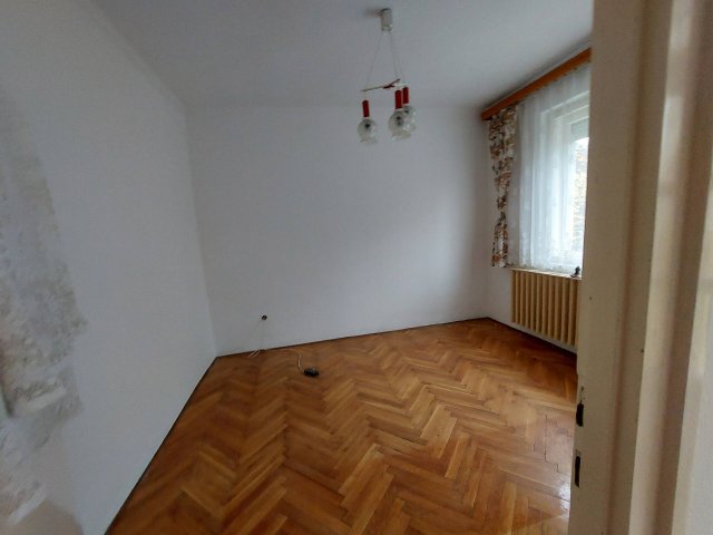 Kiadó családi ház, albérlet, Esztergomban 250 E Ft / hó
