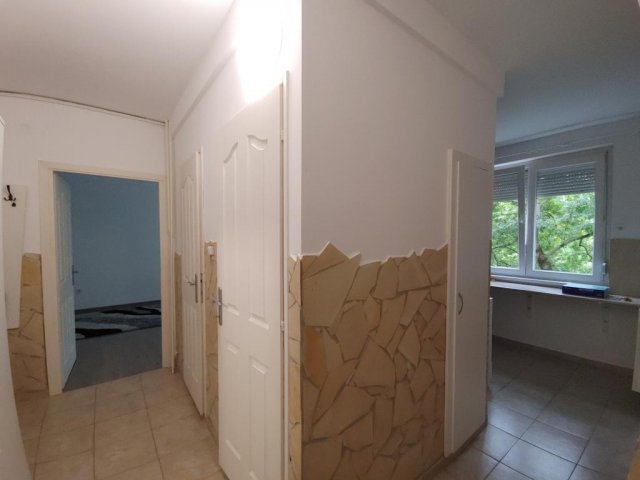 Eladó panellakás, Tatabányán 39.8 M Ft, 2 szobás