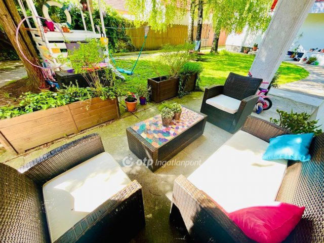 Eladó családi ház, Budakalászon 183.9 M Ft, 5+1 szobás