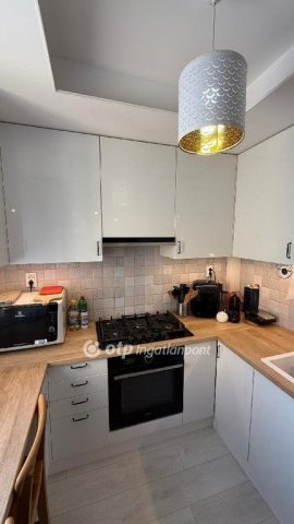 Eladó panellakás, Százhalombattán 76.6 M Ft, 3 szobás