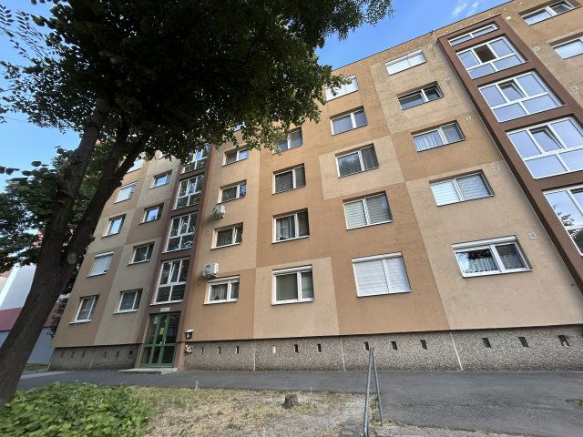 Eladó panellakás, Mosonmagyaróváron 39.9 M Ft, 1+1 szobás