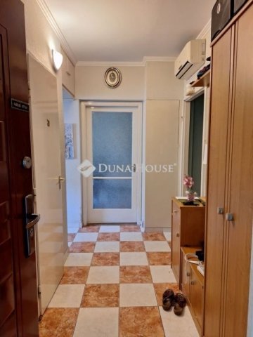 Eladó panellakás, Székesfehérvárott 63 M Ft, 3 szobás