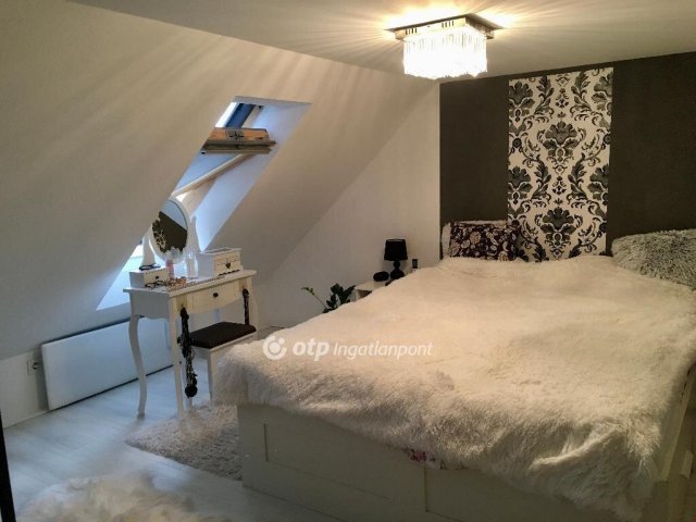 Eladó téglalakás, Szentendrén 64.5 M Ft, 2 szobás