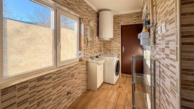 Eladó családi ház, Bogácson 64.95 M Ft, 7 szobás