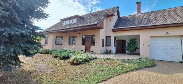 Eladó családi ház, Kiskőrösön 83 M Ft, 4 szobás