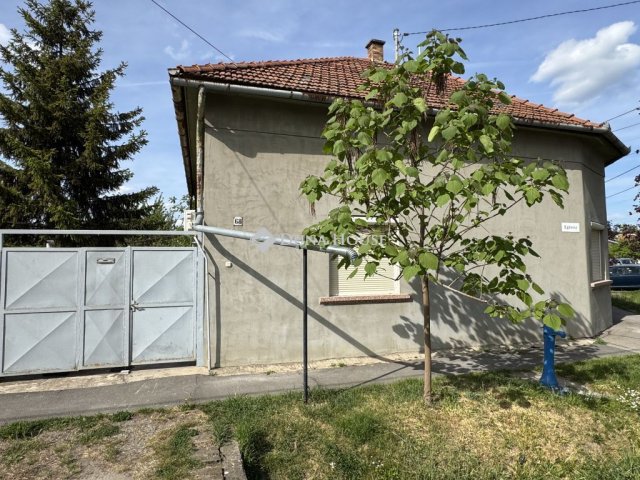 Eladó családi ház, Békéscsabán 32 M Ft, 2 szobás