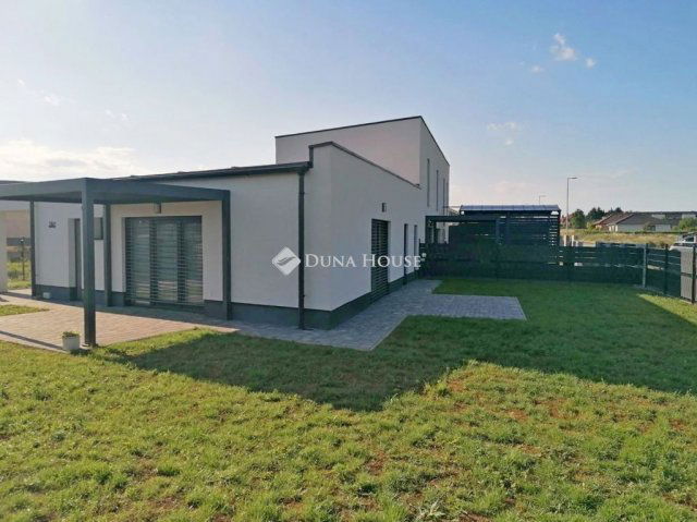 Eladó családi ház, Szombathelyen 99 M Ft, 4 szobás