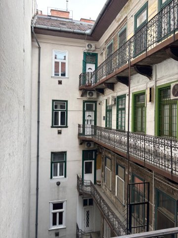 Eladó téglalakás, Budapesten, VII. kerületben 145 M Ft, 1 szobás