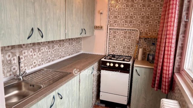 Eladó panellakás, Dunaújvárosban 28.9 M Ft, 2 szobás