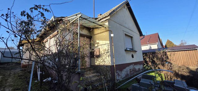 Eladó családi ház, Dunaföldváron 29.5 M Ft, 5 szobás