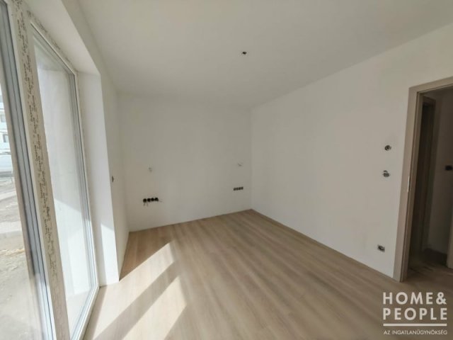 Eladó téglalakás, Szegeden 104.99 M Ft, 3 szobás