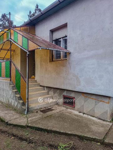 Eladó családi ház, Berkeszen 18 M Ft, 4 szobás