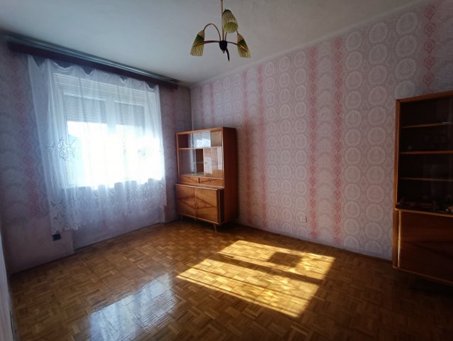 Eladó téglalakás, Oroszlányban 26 M Ft, 2 szobás