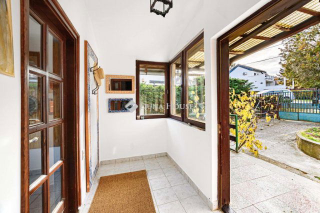 Eladó családi ház, Telkin 134.99 M Ft, 3+1 szobás