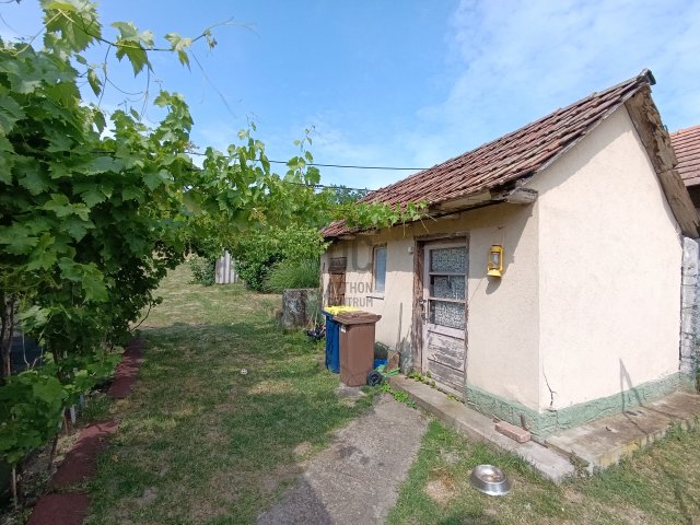 Eladó családi ház, Csécsén 14.9 M Ft, 2 szobás