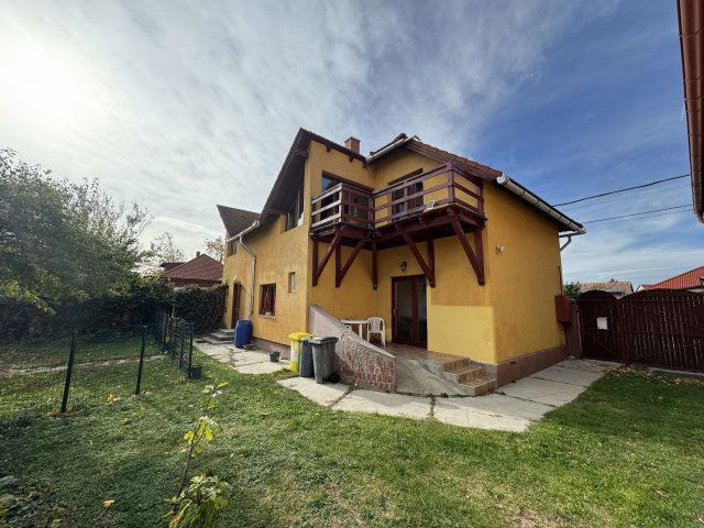 Eladó családi ház, Veszprémben 95.9 M Ft, 6 szobás