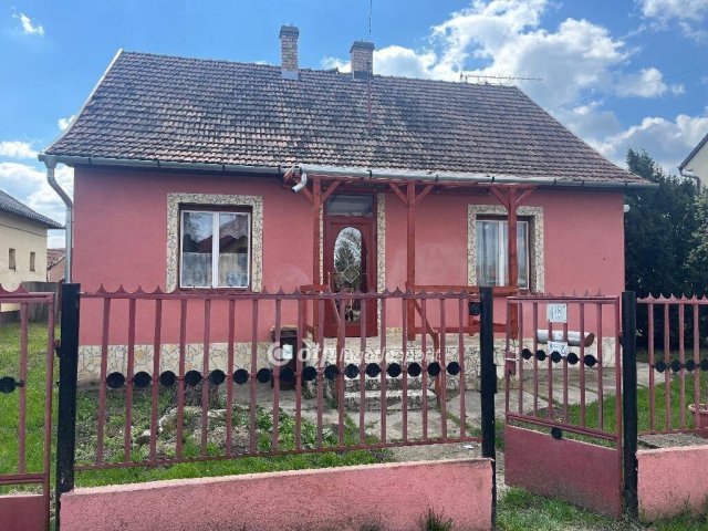 Eladó családi ház, Kabán 29.5 M Ft, 2 szobás