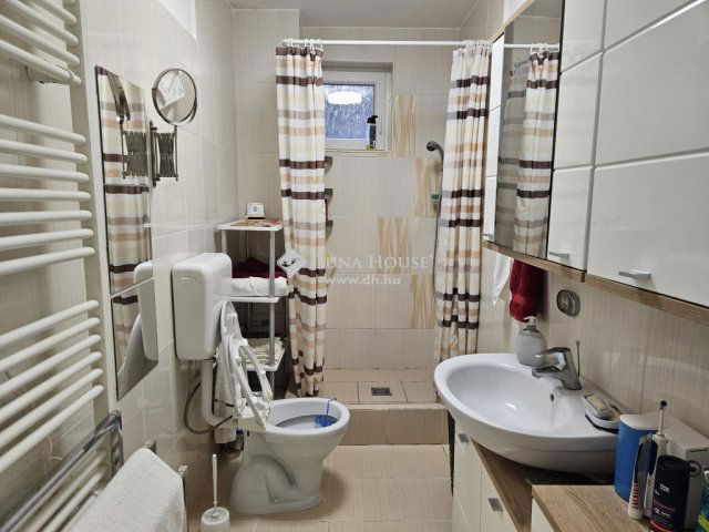 Eladó családi ház, Szentendrén 130 M Ft, 3 szobás