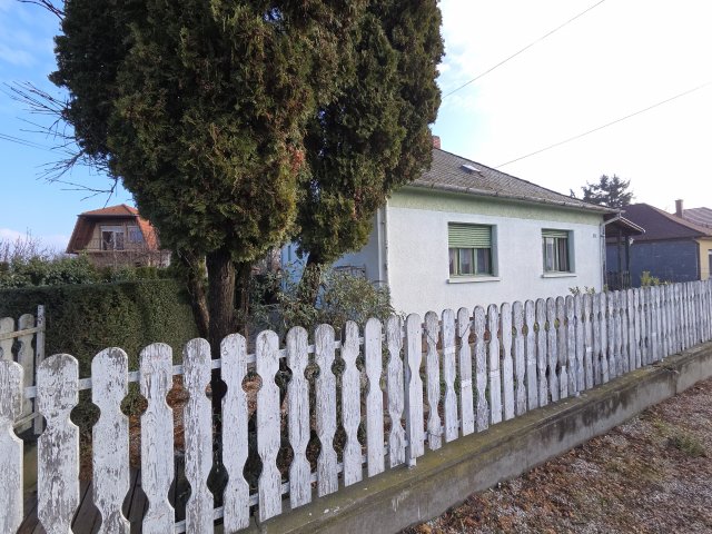 Eladó családi ház, Keszthelyen 62 M Ft, 5 szobás
