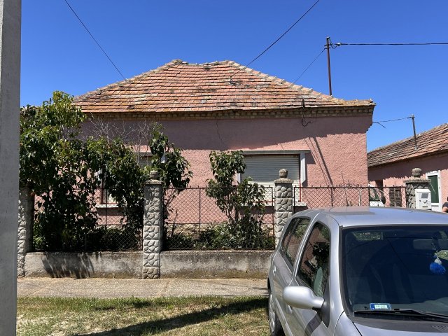 Eladó családi ház, Ácson 55 M Ft, 3 szobás