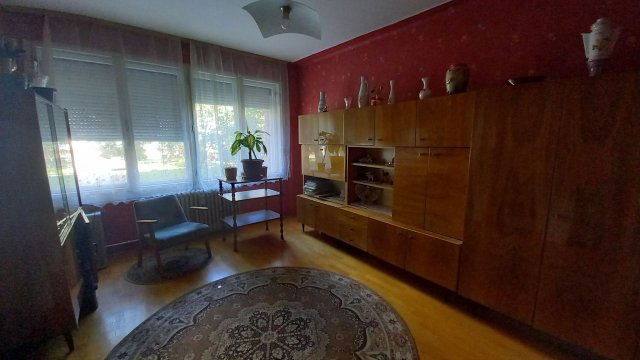 Kiadó téglalakás, albérlet, Pécsett, Esztergár Lajos utcában
