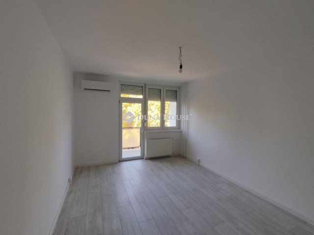 Eladó téglalakás, Tatabányán, Komáromi utcában 49.99 M Ft
