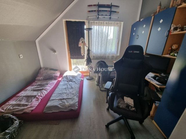 Eladó családi ház, Szigetszentmiklóson 98.9 M Ft, 5 szobás