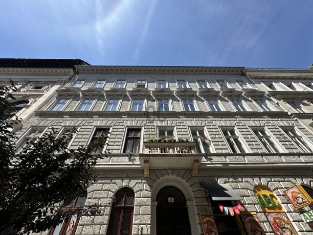Eladó téglalakás, Budapesten, VI. kerületben 97.9 M Ft, 2 szobás