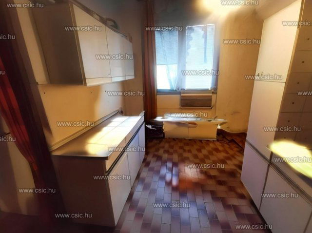 Eladó családi ház, Budapesten, III. kerületben 198 M Ft