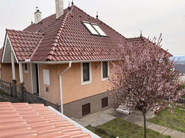 Eladó családi ház, Szentendrén 149.9 M Ft, 6 szobás