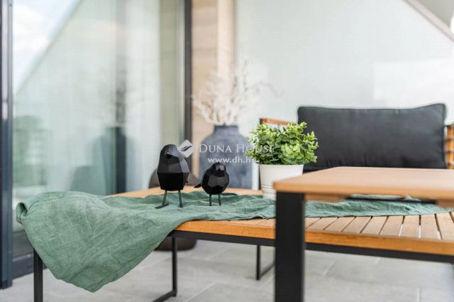 Eladó téglalakás, Siófokon 122.4 M Ft, 3 szobás