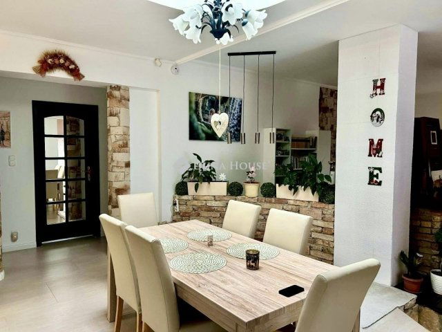 Eladó családi ház, Kakucson 120 M Ft, 5 szobás